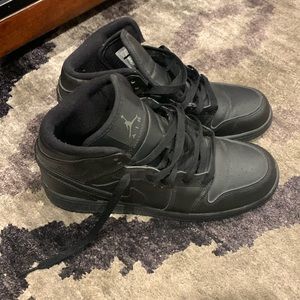 Used once all black Jordan 1s 5.5 big kids triple black